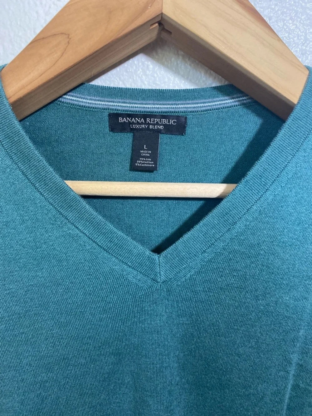 Banana Republic Luxury Lightweight Knit Silk V-Neck Lagoon Blue Size Large